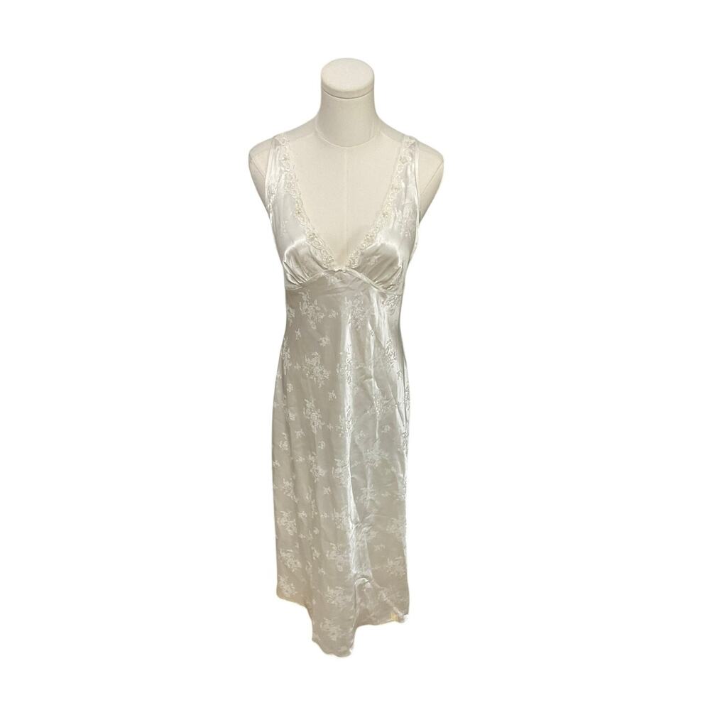 Jones New York Cream Satin Slip Dress Nightgown Floral V-neckline Size Small